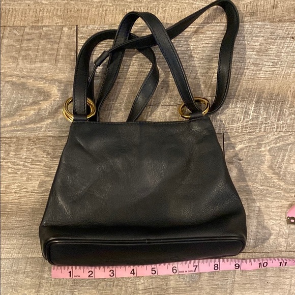 Elegant Black Leather and Gold Crossbody Bag Minimalist Design Made in Italy - Picture 4 of 7